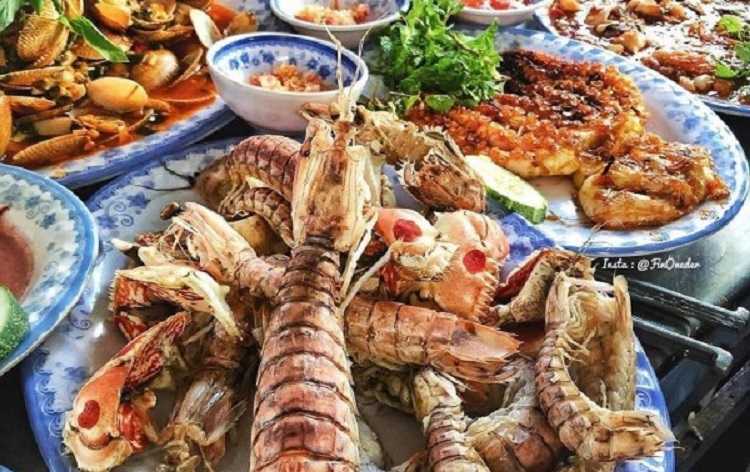 Điệp Sơn Nha Trang - Hòn Đảo có con đường cát nổi trên biển