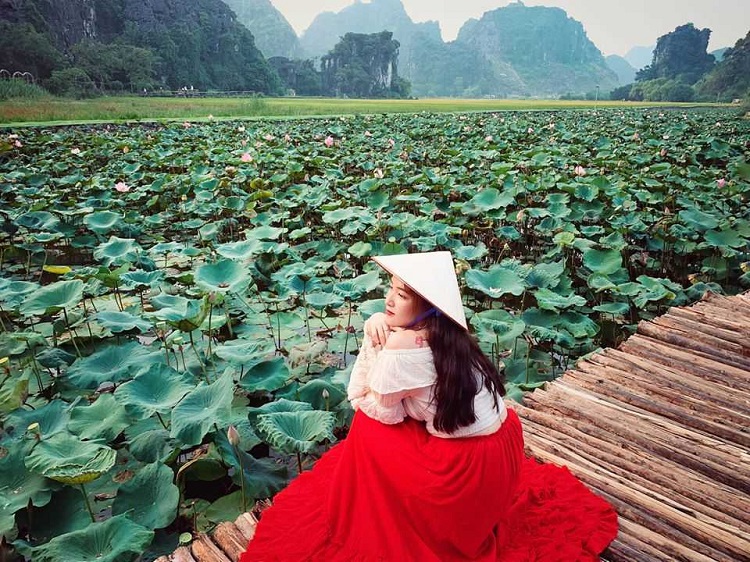 Khu du lịch Hang Múa Tràng An Ninh Bình - Lên đỉnh chụp hình