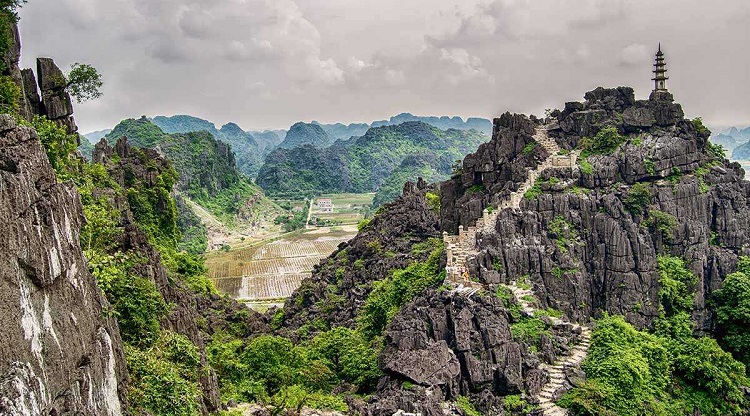 Khu du lịch Hang Múa Tràng An Ninh Bình - Lên đỉnh chụp hình