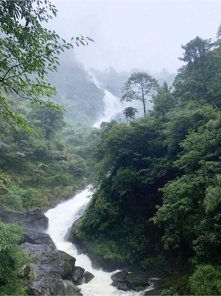 Thác Bạc Sapa