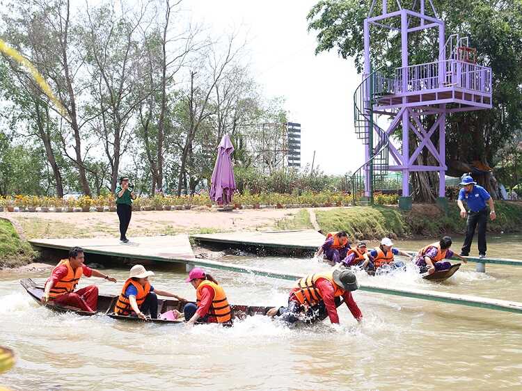 Chèo xuồng ba lá