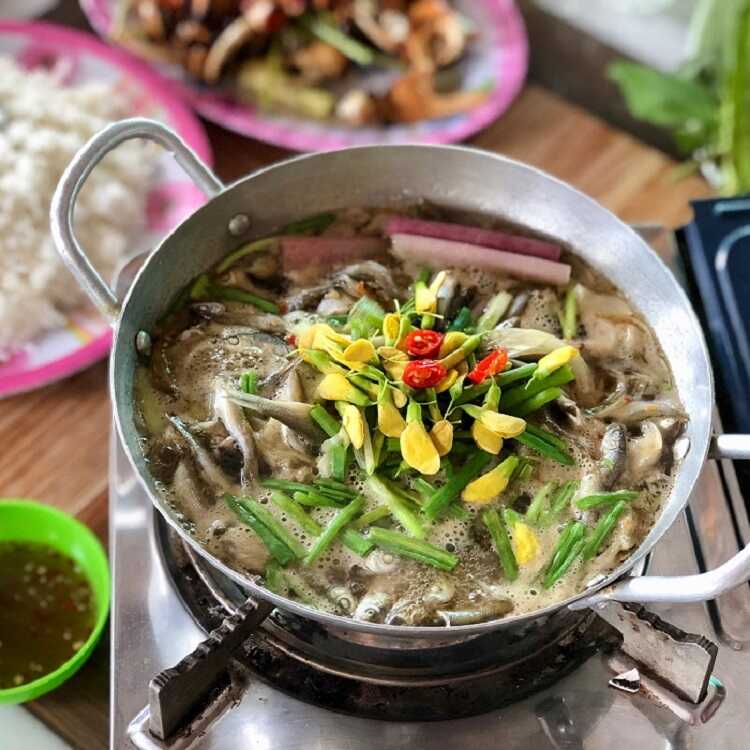 Lẩu cá linh bông điên điển