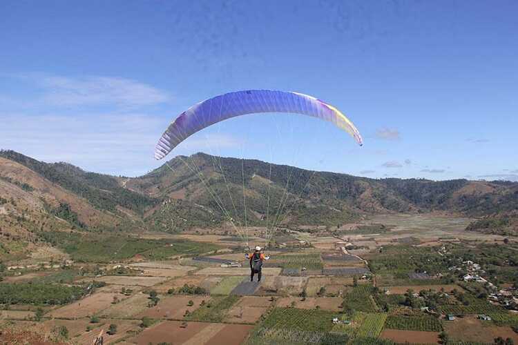 nhảy dù bay lượn trên núi lửa Chư Đang Ya